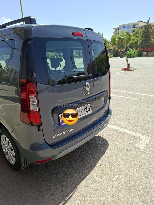 سيارة ممتازة وجديدة