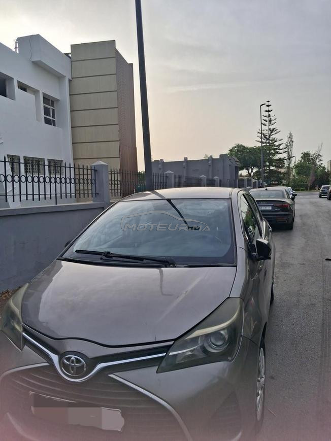 très belle voiture Toyota yaris