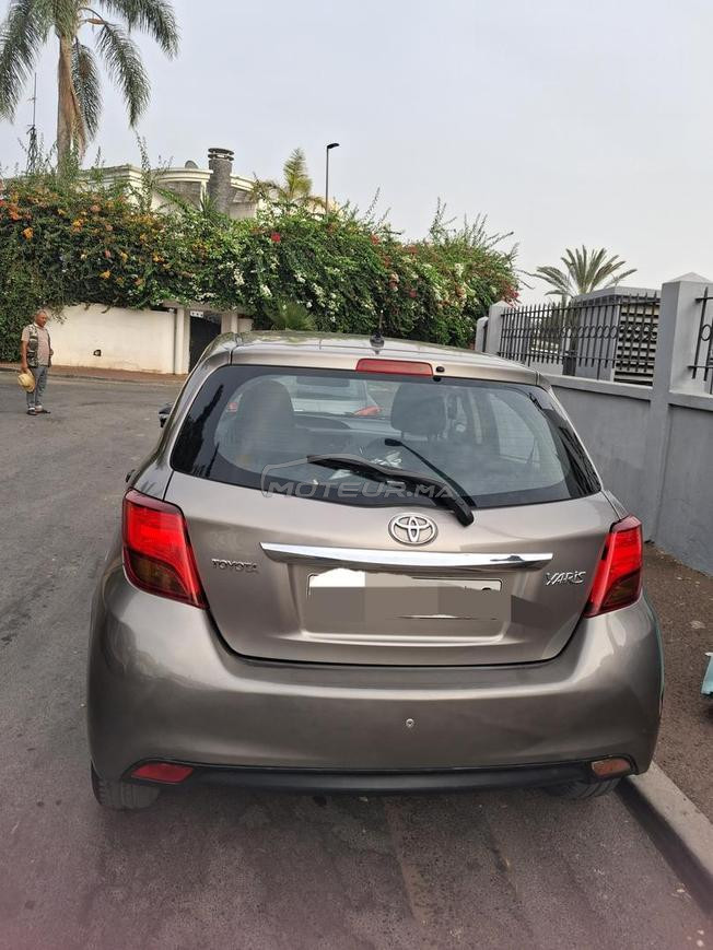 très belle voiture Toyota yaris
