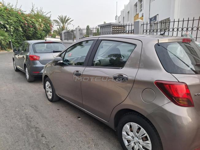 très belle voiture Toyota yaris