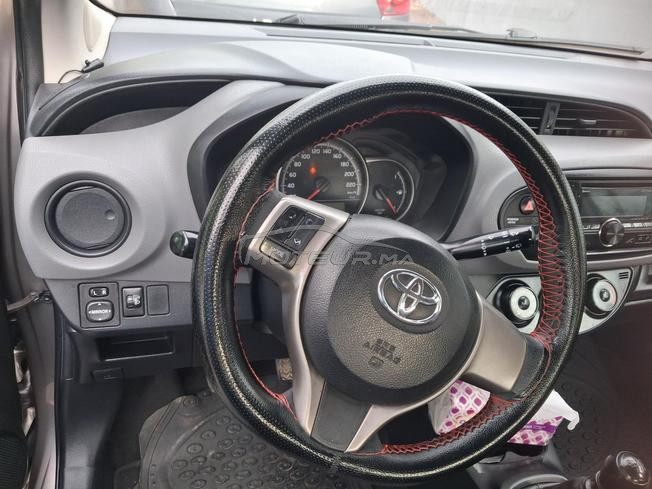 très belle voiture Toyota yaris