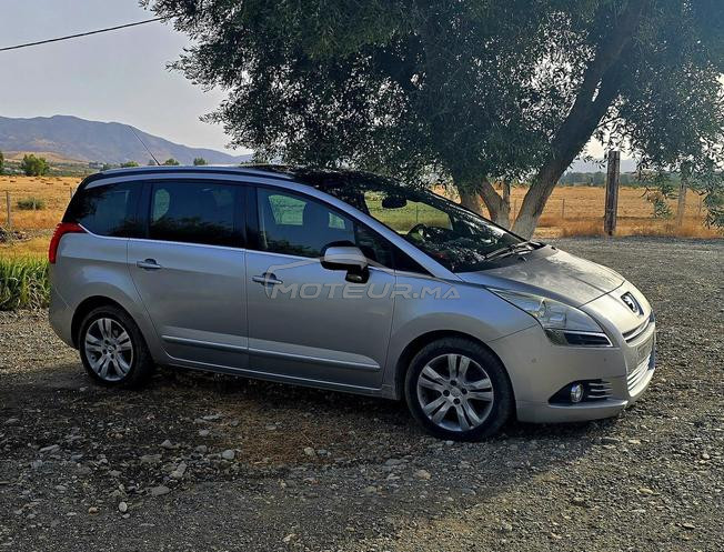 PEUGEOT 5008 AUTOMATIQUE 
