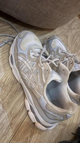 Paire de OASICS à vendre en taille 42 - 2