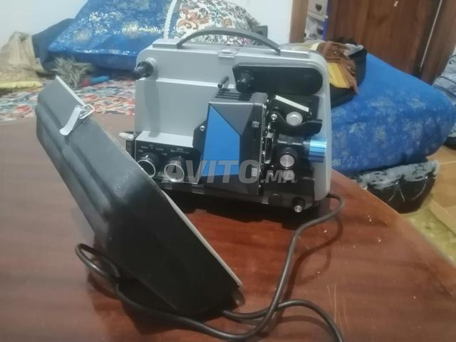Ceci est un ancien projecteur de films Eumig Mark S - 2