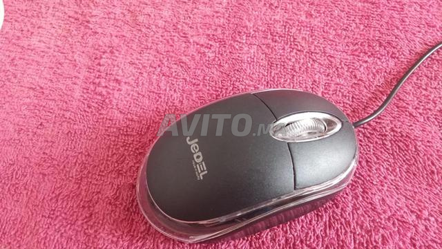 🖱️ فأرة كمبيوتر للبيع بحالة ممتازة وبثمن مناسب