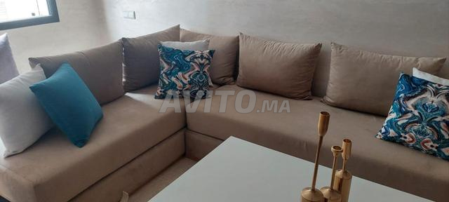 طاولة تلفاز وكنبتان على شكل حرف L - 2