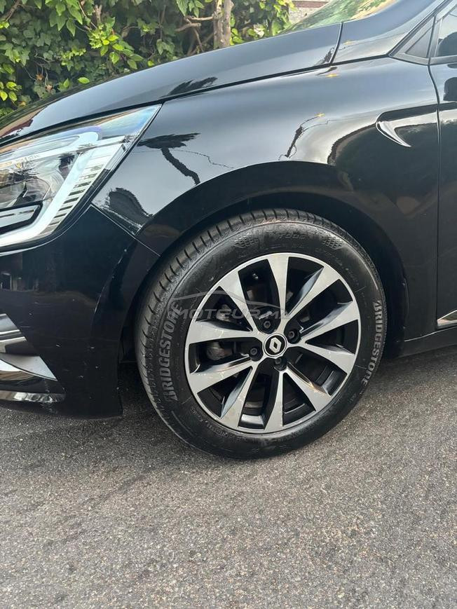 Renault Clio Essence Automatique 2023 à Casablanca