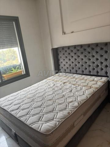 غرفة معيشة عصرية وسرير مزدوج 140 سم - 2