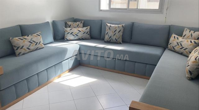 Salon moderne avec tapis - Salon avec un seul rangement - 2