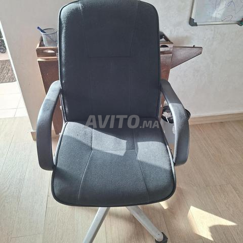 Chaise de bureau roulante en bon état - 2