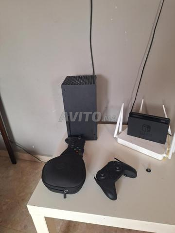 Xbox Series X 1TO et deux manettes