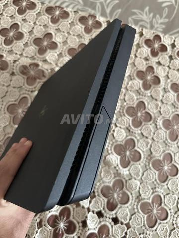 PS4 Slim en très bon état - 2