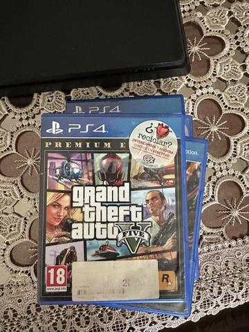 PS4 Slim en très bon état - 2