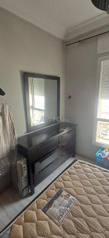 Lit et miroir et commode - 2
