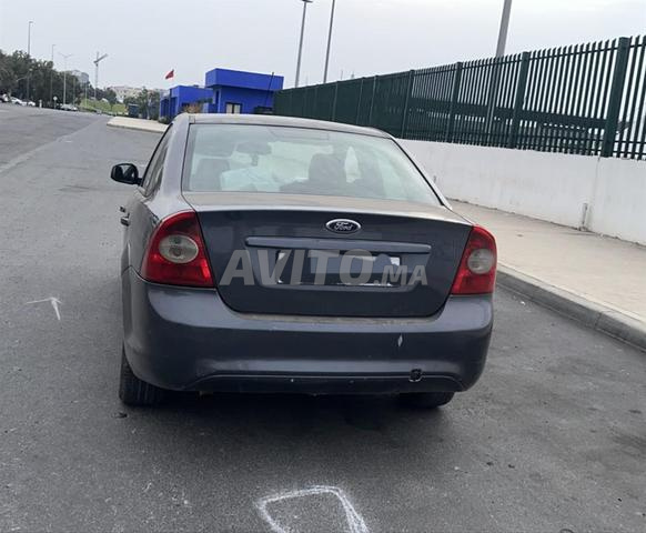 Ford Focus Ghia - 2