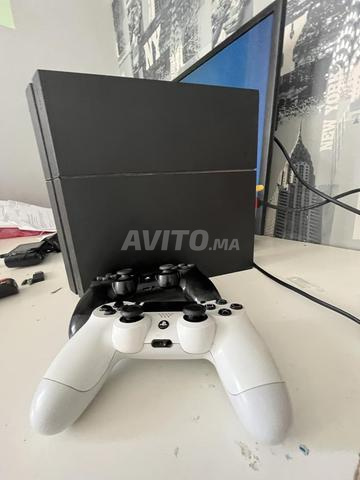 PS4 Fat 500 Go et 2 manettes à vendre