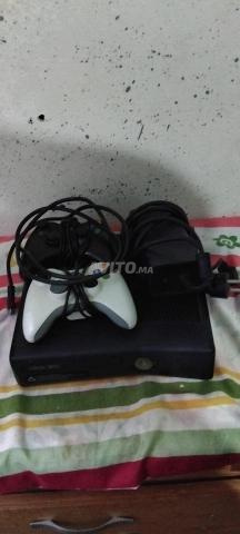 Xbox 360, deux manettes, en bon état - 2