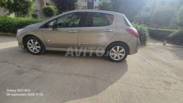 Peugeot 308 Modèle 2012 tout option - 2