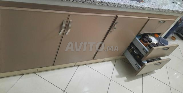 Placard de cuisine en aluminium en bon état
