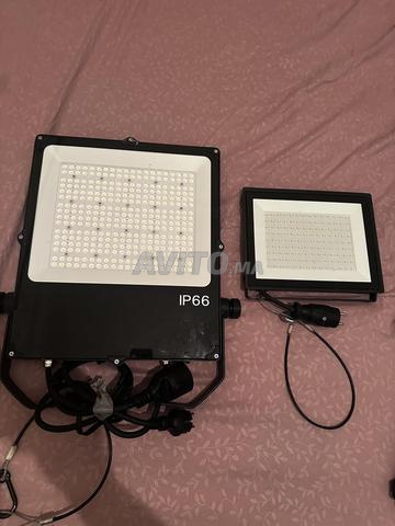 جهاز عرض LED احترافي كبير الحجم