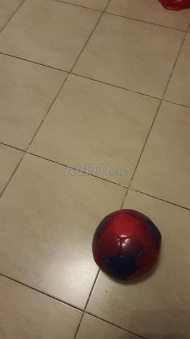 Ballon de foot Barcelone dégonflé - 2
