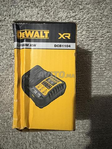 شاحن ديوالت عالمي XR 12 فولت 18 فولت