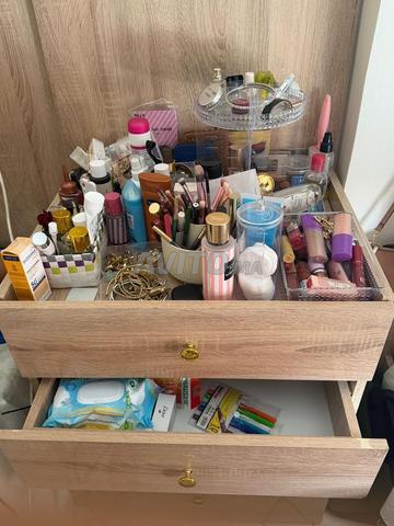 Coiffeuse en bois lisse - 2