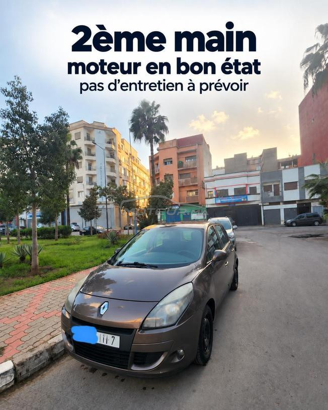 Renault Scenic 2ᵉ main 2011 à Casablanca