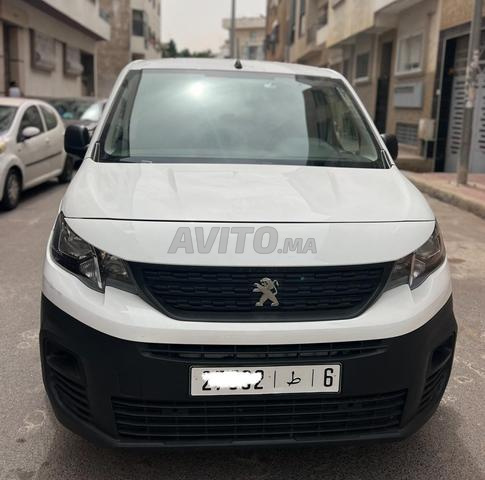 PEUGEOT Partner modèle 2022. 49000 km - 2