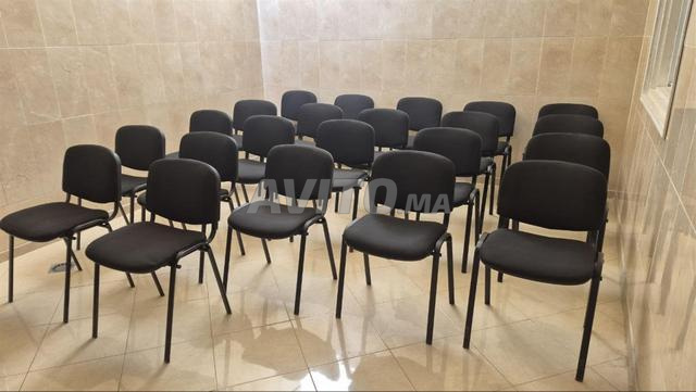 مجموعة من 22 كرسي ISO للبيع (مستعملة)