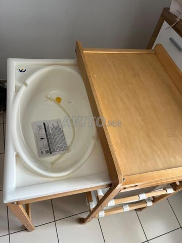 Table à langer, baignoire et rangement importés - 2