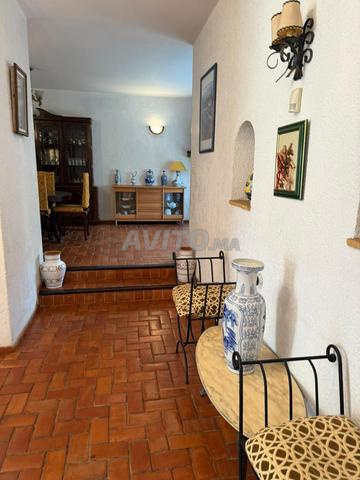 Belle villa en bande sur un grand boulevard