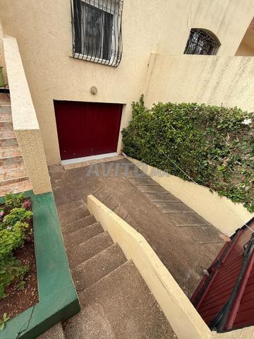 Belle villa en bande sur un grand boulevard