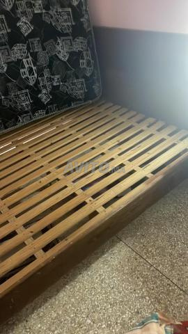 سرير نوم بالعود