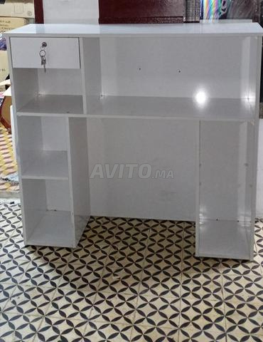 Bureau d'accueil blanc à vendre – bon état - 2