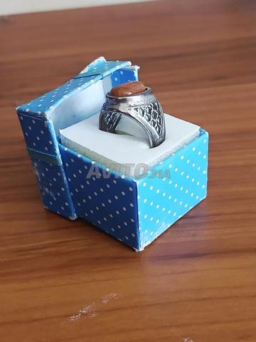 Bague vintage en métal argenté et pierre de sable  - 2