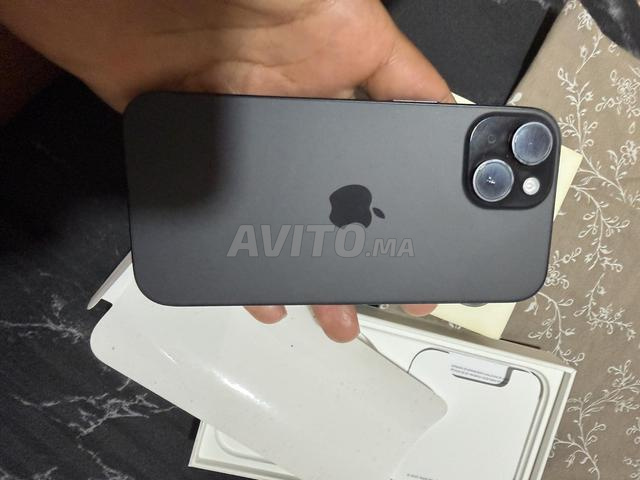 iPhone 15 noir - 2
