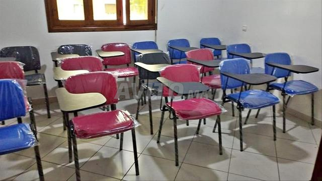 Chaise avec écritoire pour salle de formation