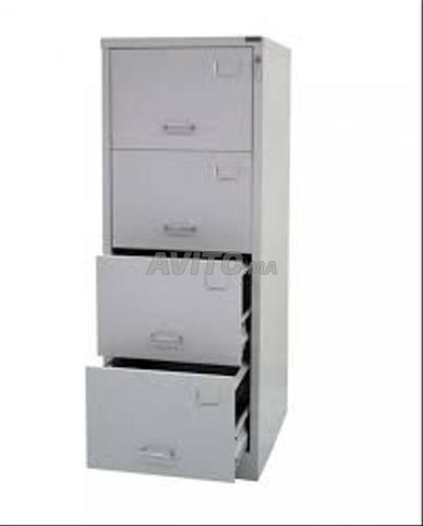 Mobilier métallique pour espaces collectifs - 2
