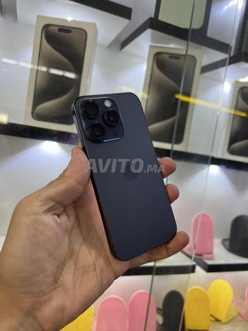 iPhone 15 pro officiel 128/89 état - 2