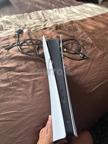 PS5 Slim 1TB sans manette, presque neuve