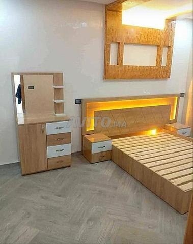 Chambre à coucher moderne et élégante au design sophistiqué - 2