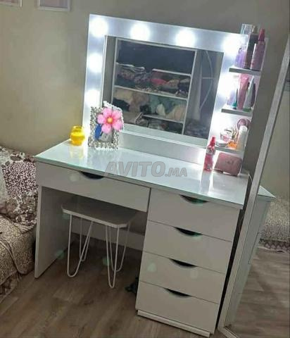Coiffeuse Hollywood de haute qualité avec miroirs lumineux et tabouret - 2