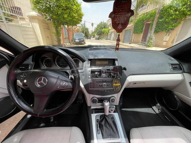 Mercedes-Benz 220 Diesel Automatique 2010 à Meknès