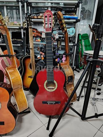 Guitare classique de qualité - 2