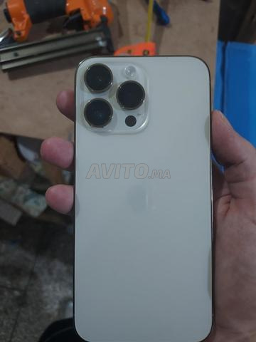 iPhone 14 Pro Max presque neuf - 2