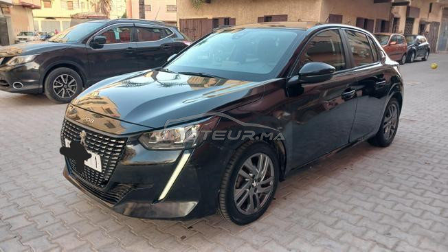 Peugeot 208 3amra. 