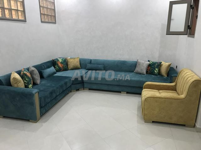 أريكة وغرفة نوم بحالة شبه جديدة - 2