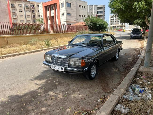 Mercedes-Benz 230 Essence Automatique 1981 à Nador