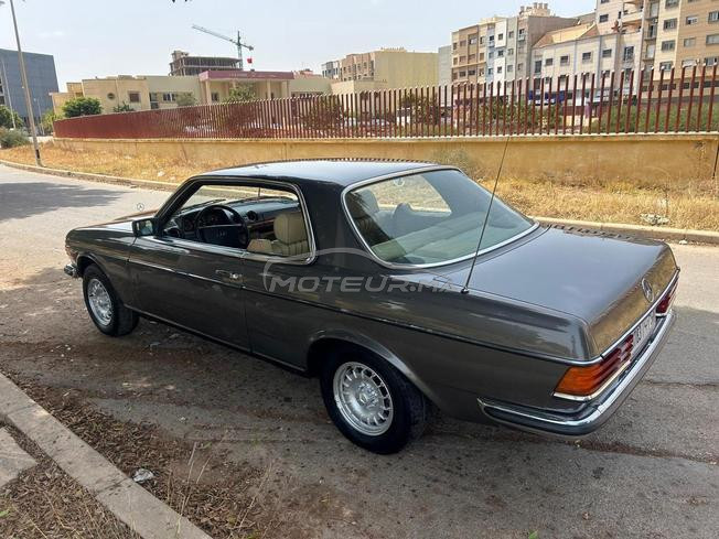 Mercedes-Benz 230 Essence Automatique 1981 à Nador
